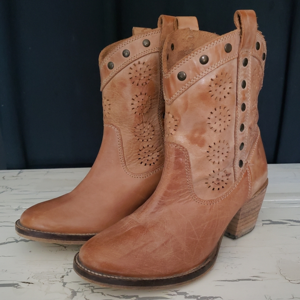 Dingo 'Roni' Short Cowboy Boots (style DI 792) in Peanut Brittle- Women's size 7